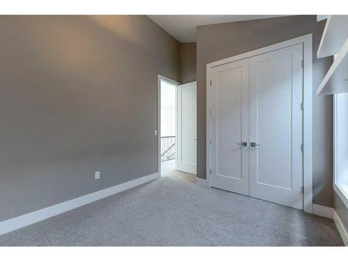 2012 22 Avenue Nw, Calgary, AB - Indoor Photo Showing Other Room