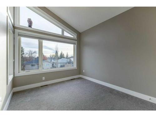 2012 22 Avenue Nw, Calgary, AB - Indoor Photo Showing Other Room