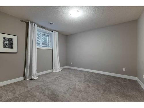 2012 22 Avenue Nw, Calgary, AB - Indoor Photo Showing Other Room