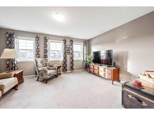 24 Thoroughbred Boulevard, Cochrane, AB - Indoor Photo Showing Living Room