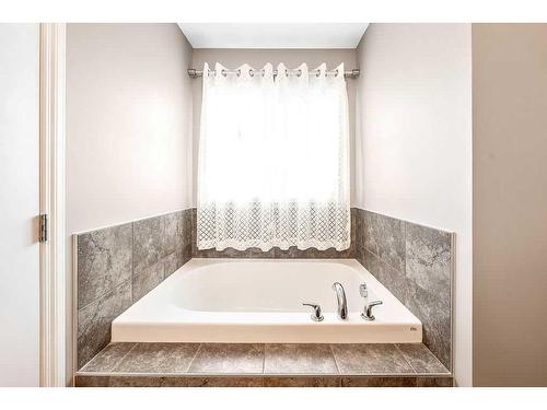 24 Thoroughbred Boulevard, Cochrane, AB - Indoor Photo Showing Bathroom