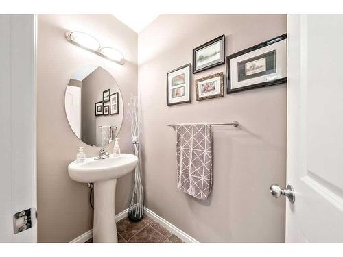 24 Thoroughbred Boulevard, Cochrane, AB - Indoor Photo Showing Bathroom