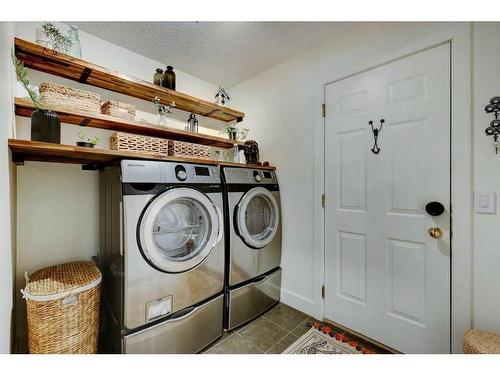 40 Gleneagles View, Cochrane, AB - Indoor Photo Showing Laundry Room