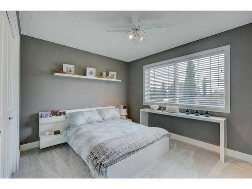 40 Gleneagles View, Cochrane, AB - Indoor Photo Showing Bedroom