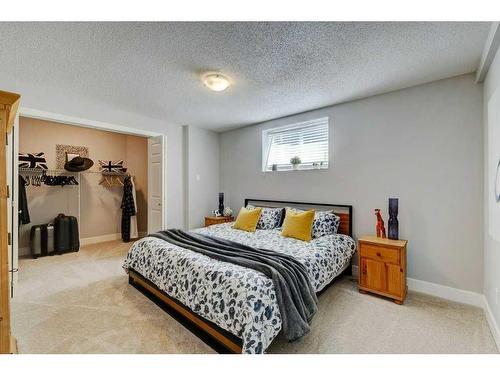 40 Gleneagles View, Cochrane, AB - Indoor Photo Showing Bedroom