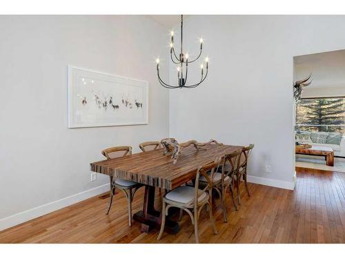 40 Gleneagles View, Cochrane, AB - Indoor Photo Showing Dining Room