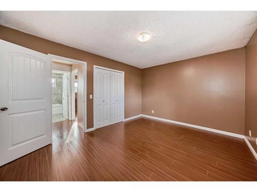 1832 48 Street Ne, Calgary, AB - Indoor Photo Showing Other Room