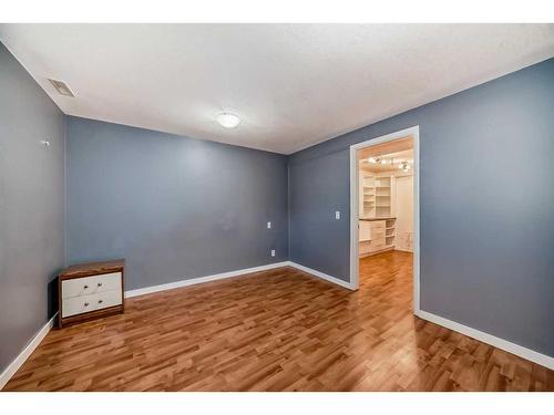 1832 48 Street Ne, Calgary, AB - Indoor Photo Showing Other Room