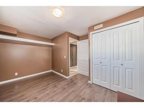 1832 48 Street Ne, Calgary, AB - Indoor Photo Showing Other Room