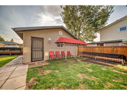 1832 48 Street Ne, Calgary, AB - Outdoor