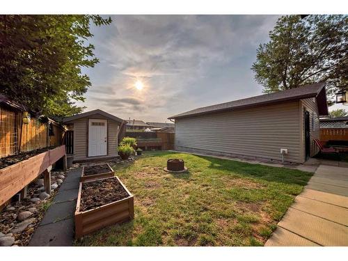 1832 48 Street Ne, Calgary, AB - Outdoor With Exterior