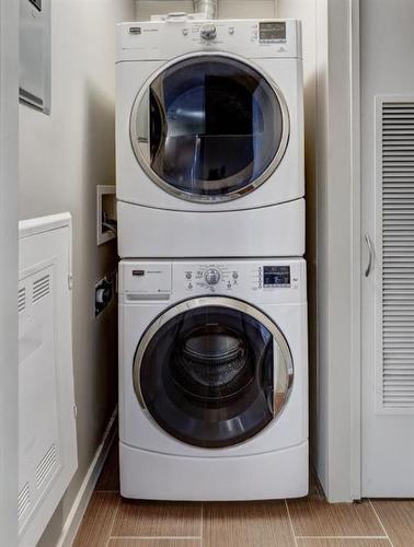 2206-1320 1 Street Se, Calgary, AB - Indoor Photo Showing Laundry Room