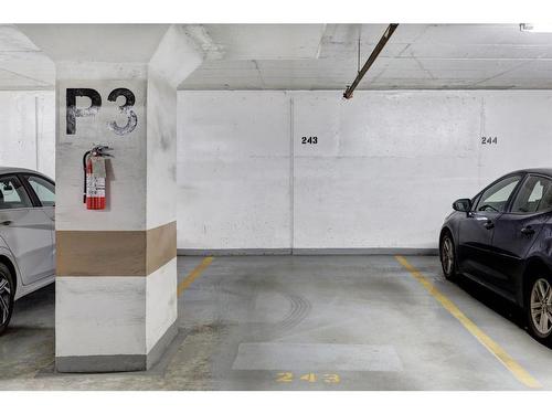 2206-1320 1 Street Se, Calgary, AB - Indoor Photo Showing Garage