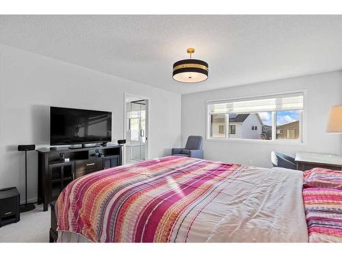 29 Rowley Terrace Nw, Calgary, AB - Indoor Photo Showing Bedroom