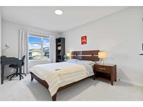 29 Rowley Terrace Nw, Calgary, AB - Indoor Photo Showing Bedroom