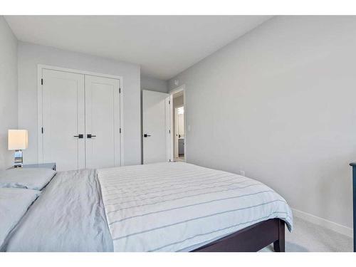 29 Rowley Terrace Nw, Calgary, AB - Indoor Photo Showing Bedroom