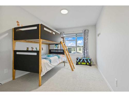 29 Rowley Terrace Nw, Calgary, AB - Indoor Photo Showing Bedroom