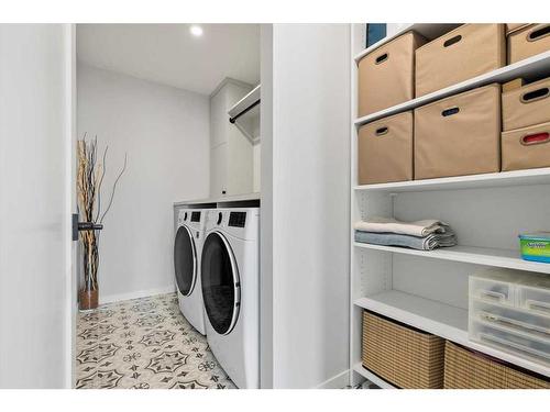 29 Rowley Terrace Nw, Calgary, AB - Indoor Photo Showing Laundry Room