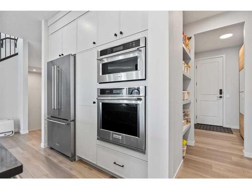 29 Rowley Terrace Nw, Calgary, AB - Indoor Photo Showing Kitchen