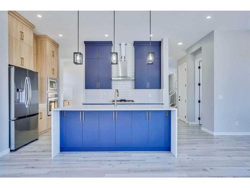 534 Lucas Nw, Calgary, AB - Indoor Photo Showing Kitchen With Double Sink With Upgraded Kitchen