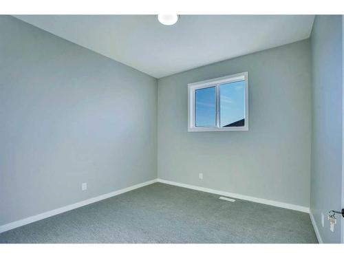 534 Lucas Nw, Calgary, AB - Indoor Photo Showing Other Room