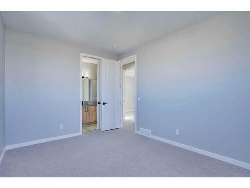 534 Lucas Nw, Calgary, AB - Indoor Photo Showing Other Room