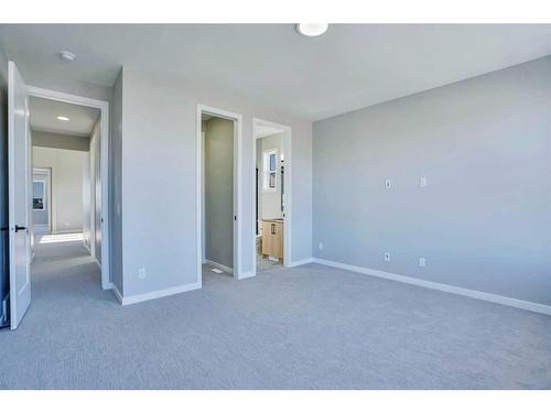 534 Lucas Nw, Calgary, AB - Indoor Photo Showing Other Room