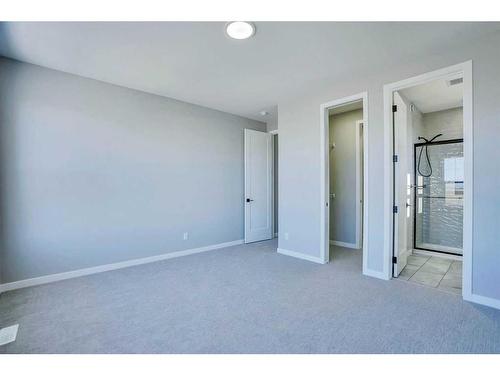 534 Lucas Nw, Calgary, AB - Indoor Photo Showing Other Room