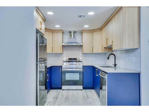 534 Lucas Nw, Calgary, AB - Indoor Photo Showing Kitchen With Stainless Steel Kitchen With Upgraded Kitchen