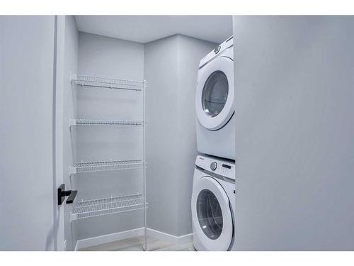 534 Lucas Nw, Calgary, AB - Indoor Photo Showing Laundry Room