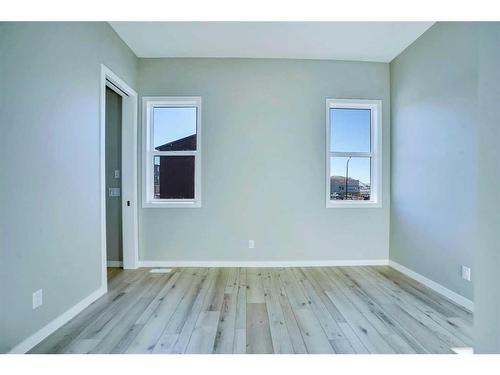 534 Lucas Nw, Calgary, AB - Indoor Photo Showing Other Room