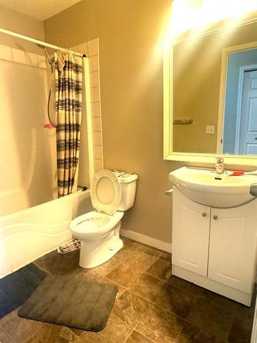 47 Saddaleback Way Ne, Calgary, AB - Indoor Photo Showing Bathroom