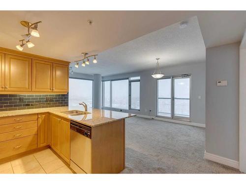 1403-910 5 Avenue Sw, Calgary, AB - Indoor Photo Showing Kitchen With Double Sink