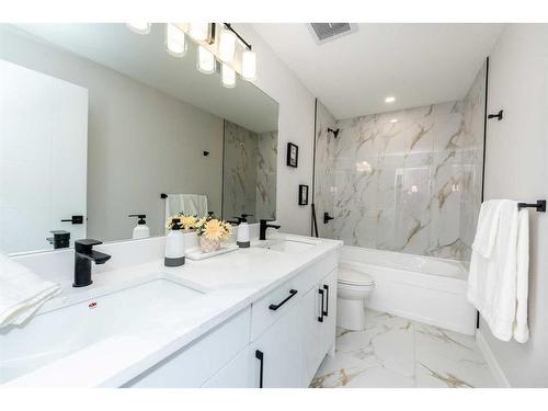 10616 Mapleglen Crescent Se, Calgary, AB - Indoor Photo Showing Bathroom