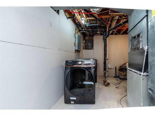 10616 Mapleglen Crescent Se, Calgary, AB - Indoor Photo Showing Laundry Room