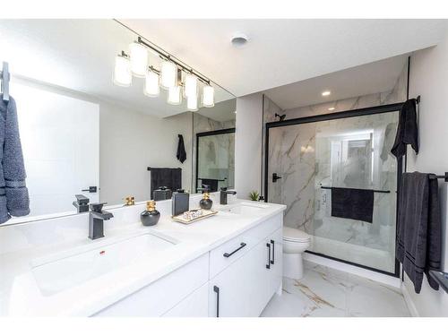 10616 Mapleglen Crescent Se, Calgary, AB - Indoor Photo Showing Bathroom