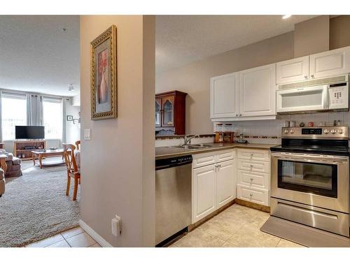 5212-14645 6 Street Sw, Calgary, AB - Indoor Photo Showing Kitchen With Double Sink