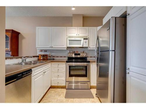 5212-14645 6 Street Sw, Calgary, AB - Indoor Photo Showing Kitchen With Double Sink