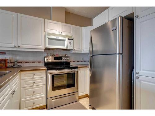 5212-14645 6 Street Sw, Calgary, AB - Indoor Photo Showing Kitchen With Double Sink