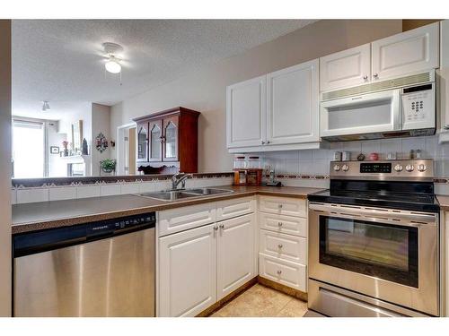 5212-14645 6 Street Sw, Calgary, AB - Indoor Photo Showing Kitchen With Double Sink