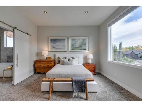 637 26 Avenue Nw, Calgary, AB - Indoor Photo Showing Bedroom