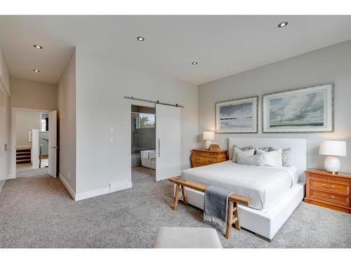 637 26 Avenue Nw, Calgary, AB - Indoor Photo Showing Bedroom