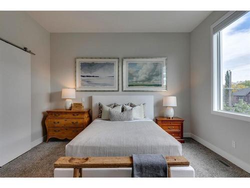 637 26 Avenue Nw, Calgary, AB - Indoor Photo Showing Bedroom