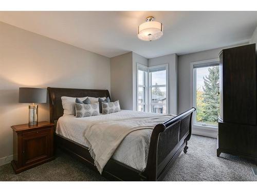 637 26 Avenue Nw, Calgary, AB - Indoor Photo Showing Bedroom