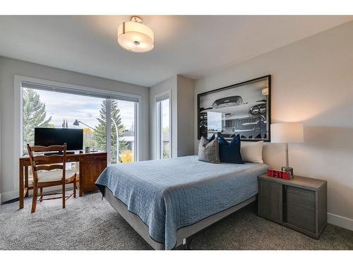 637 26 Avenue Nw, Calgary, AB - Indoor Photo Showing Bedroom