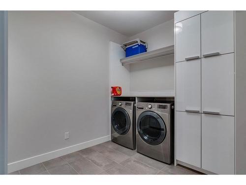 637 26 Avenue Nw, Calgary, AB - Indoor Photo Showing Laundry Room