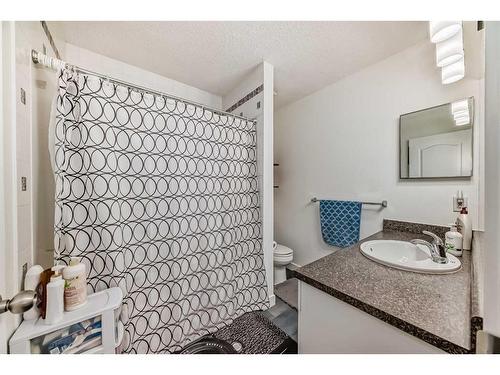 63 Somervale Place Sw, Calgary, AB - Indoor Photo Showing Bathroom