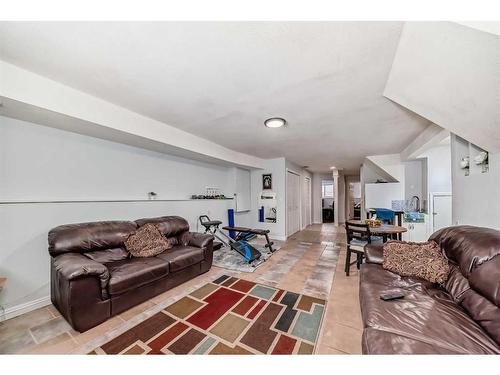 63 Somervale Place Sw, Calgary, AB - Indoor Photo Showing Living Room