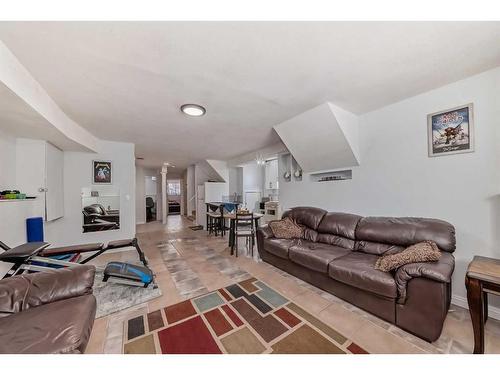 63 Somervale Place Sw, Calgary, AB - Indoor Photo Showing Living Room