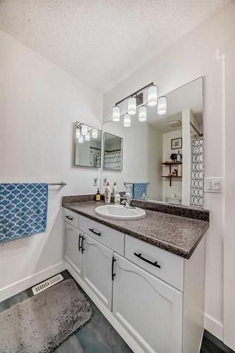 63 Somervale Place Sw, Calgary, AB - Indoor Photo Showing Bathroom